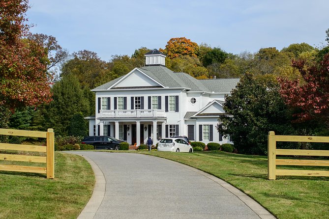 Nashville "Homes Of The Stars" Narrated Bus Tour with 30+ Celebrity Homes - What the $69.95 price gets you