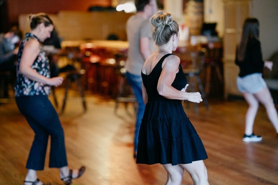 Nashville: Line Dancing Class with Keepsake Video - The first ten minutes: meet your instructor and warm up
