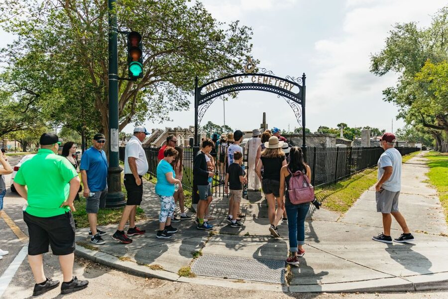 New Orleans: Cemetery Tour - Victorian graves and the language of symbols