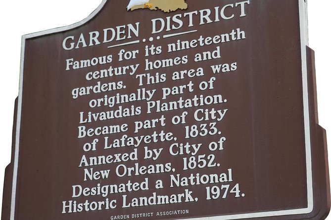 New Orleans City and Cemetery 2-Hour Bus Tour - The Superdome, the market, and Lake Pontchartrain