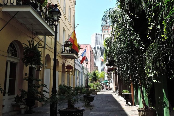 New Orleans City Tour: French Quarter, Garden District & Cemetery - Why this three-hour tour works well early in your stay