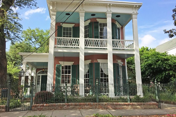 New Orleans City Tour: French Quarter, Garden District & Cemetery - Frenchmen Street and the sound of local nightlife