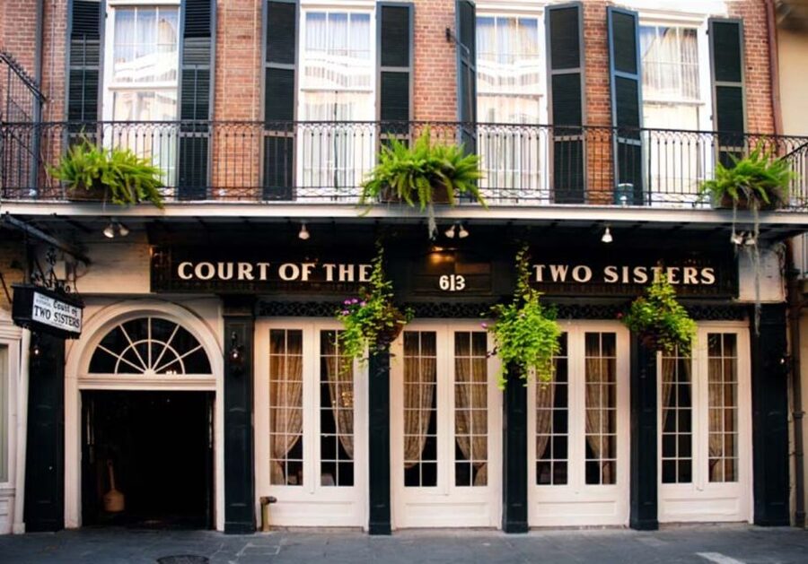 New Orleans: 'Court of Two Sisters' Jazz Brunch Buffet - Save room for bananas Foster