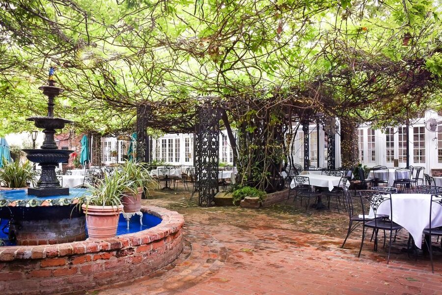 New Orleans: 'Court of Two Sisters' Jazz Brunch Buffet - Jazz that supports the meal