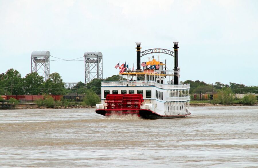 New Orleans: Creole Queen History Cruise with Optional Lunch - The first 45 minutes on the Mississippi