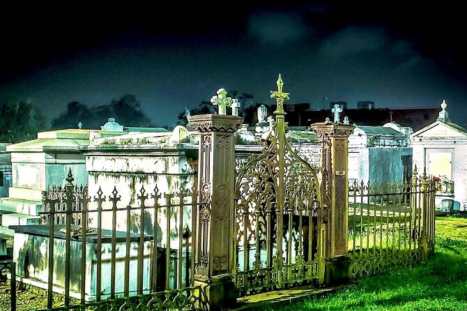New Orleans Dead of Night Ghosts and Cemetery Bus Tour - What the $55 price really buys