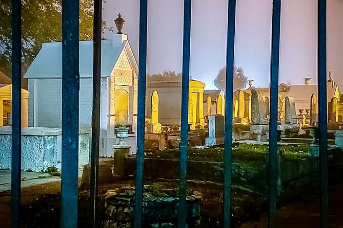 New Orleans Dead of Night Ghosts and Cemetery Bus Tour - Who should book this night tour