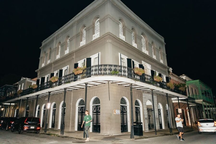 New Orleans: French Quarter Ghost Tour with Interior Visit - Jackson Square and Muriel’s