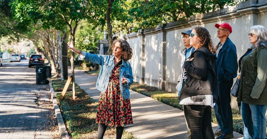 New Orleans: Garden District Guided Walking Tour - Reading the mansions along the leafy streets