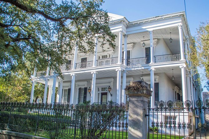 New Orleans Garden District History Walking Tour - Reading the Garden District’s grand homes