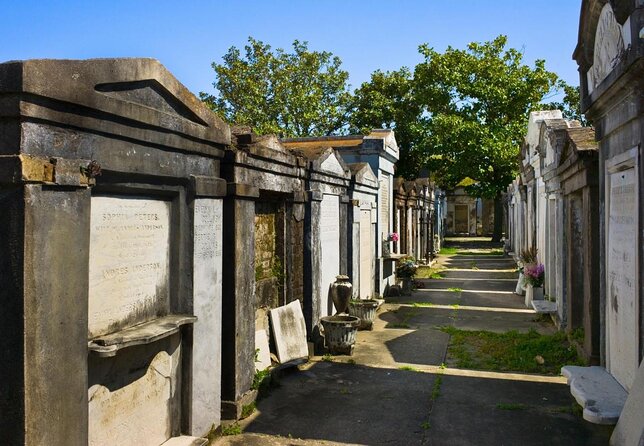 New Orleans Garden District History Walking Tour - Starting at Lafayette Cemetery No. 1