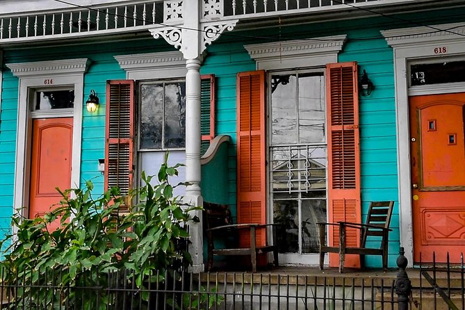 New Orleans: Garden District Tour - How the Garden District differs from the French Quarter