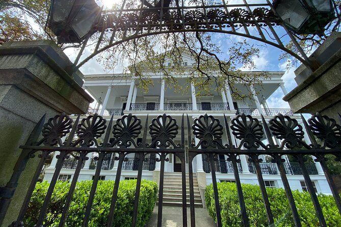 New Orleans: Garden District Tour - Celebrity homes, authors, and the Benjamin Button house