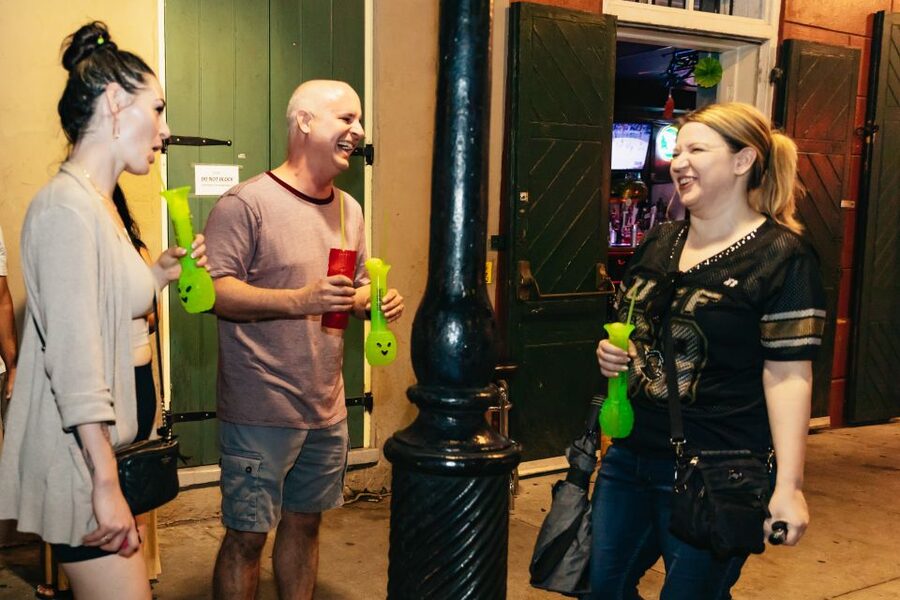New Orleans: Haunted Pub Crawl - Pirates Alley and the short passing stops