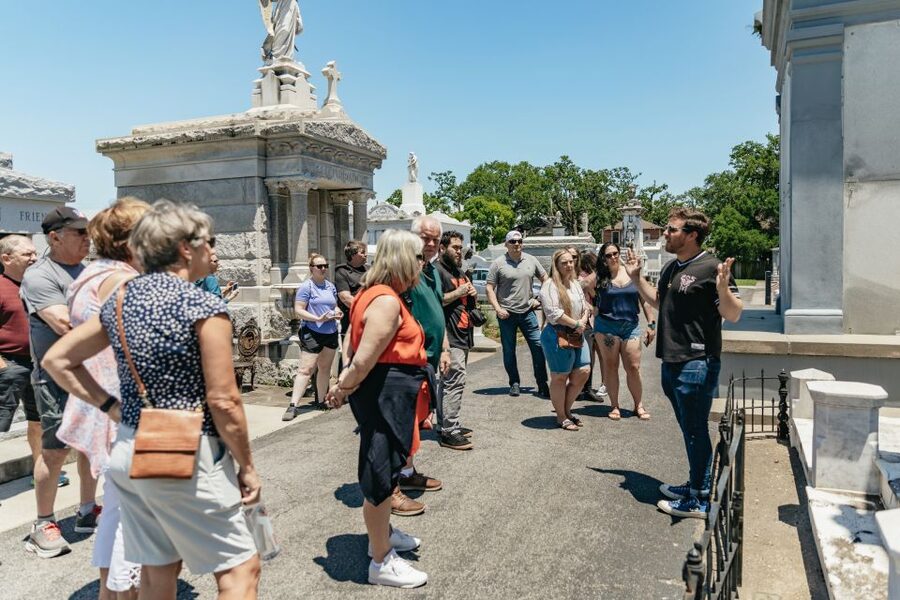 New Orleans: Sightseeing Bus Tour - Magazine Street, the Warehouse District, and the return