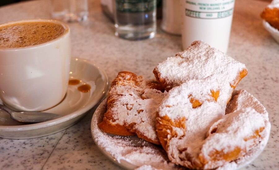 New Orleans: Sightseeing Bus Tour - City Park, Cafe Du Monde, and Lake Pontchartrain