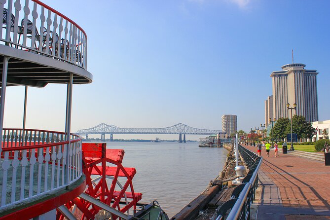 New Orleans Steamboat Natchez Jazz Cruise - What you see along the Mississippi