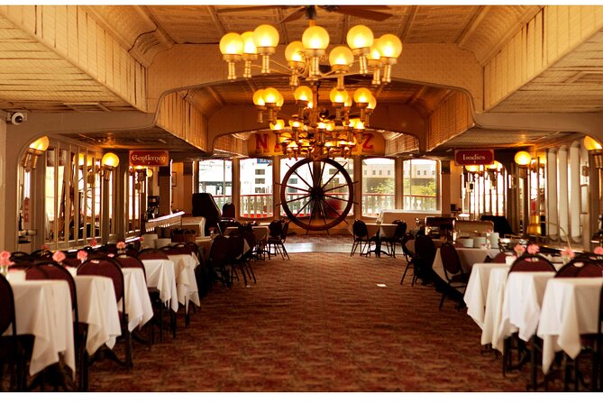 New Orleans Steamboat Natchez Jazz Cruise - The paddlewheel boat and its three decks