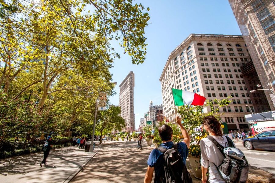 New York City: Bus Tour from Manhattan - The vehicle, group size, and guide experience