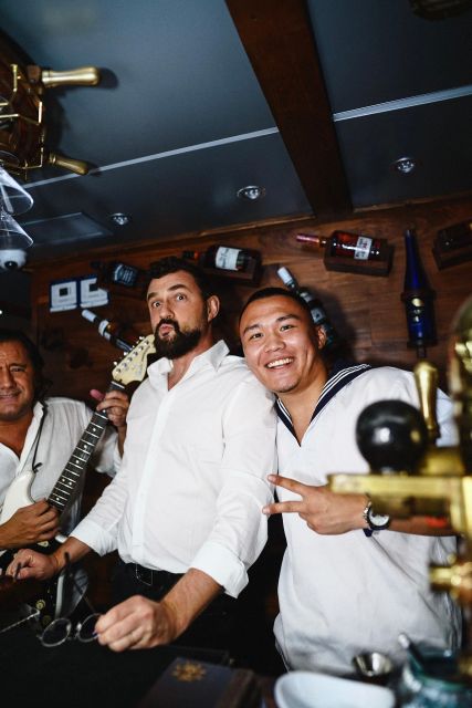 New York City: Gourmet Dinner Cruise with Live Music - Live music and the mood onboard
