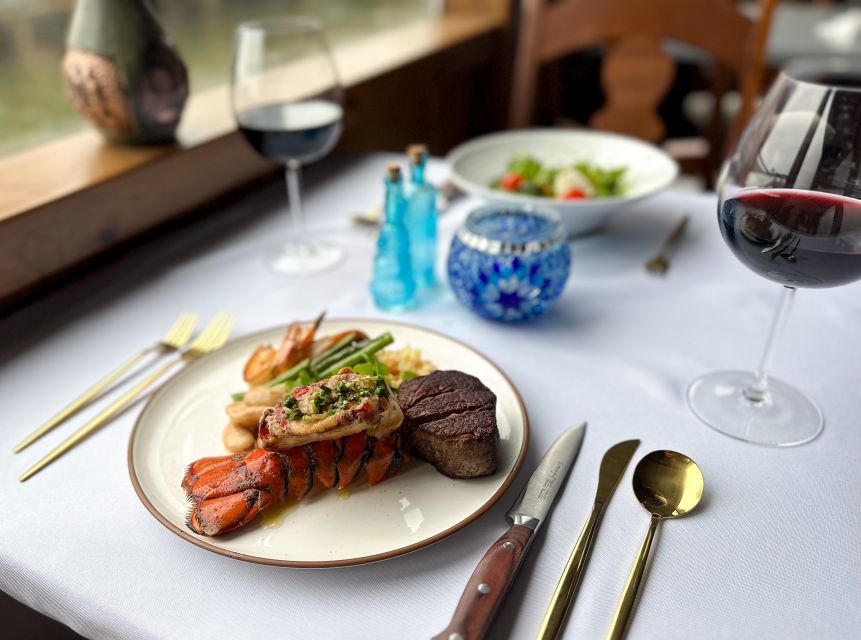 New York City: Gourmet Dinner Cruise with Live Music - Service and special occasions