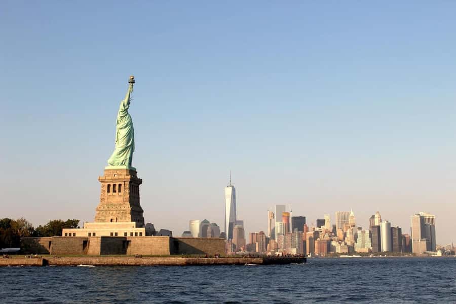 New York City: Statue of Liberty & Ellis Island Guided Tour - Live guide, audio guide, or both?