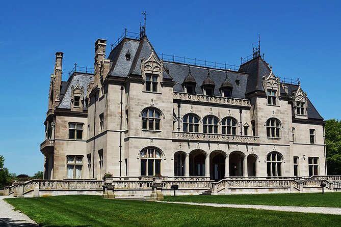Newport Gilded Age Mansions Trolley Tour with Breakers Admission - Ocean Drive and Brenton Point