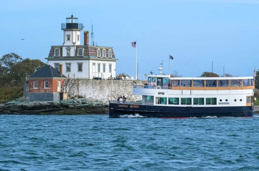 Newport, Rhode Island: Scenic Narragansett Bay Cruise - Forts, lighthouses, and the Jamestown shoreline