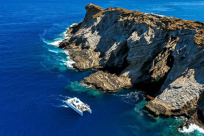 Ni'ihau and Na Pali Coast Snorkel Boat Tour - Following the Na Pali Coast from the water