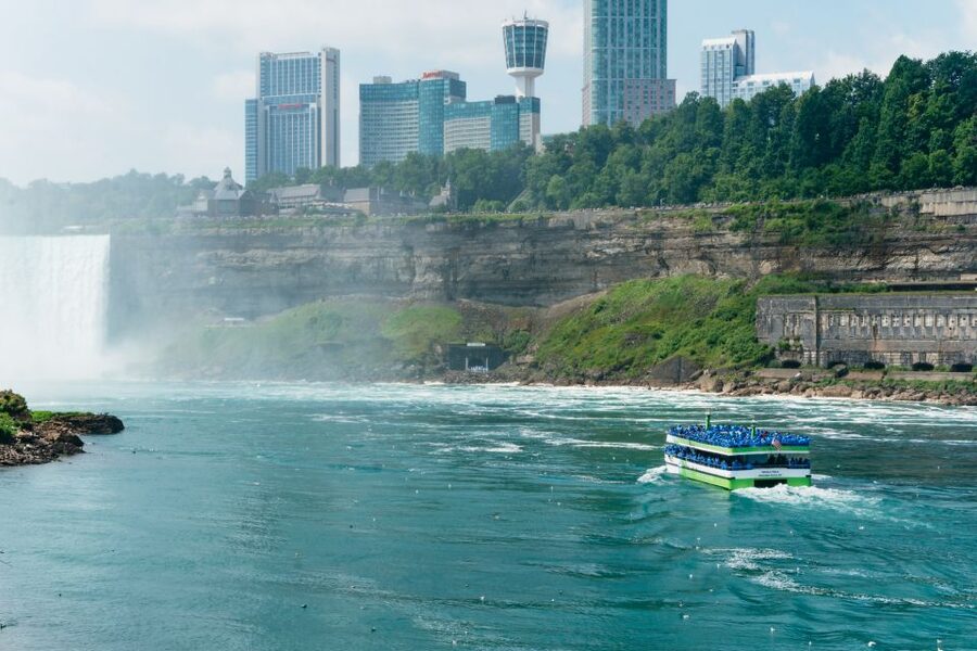 Niagara Falls: Cave of the Winds, Boat Ride, & Trolley Tour - The guides make the schedule work