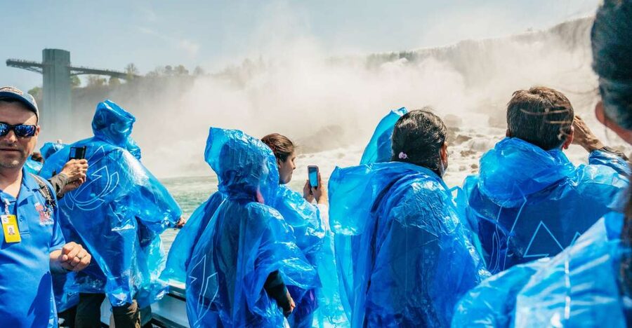 Niagara Falls, USA: American Tour & Maid of The Mist - Guides make the fast schedule work