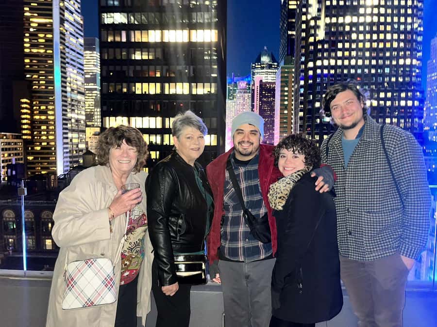 NYC: Bar, Lounge and Rooftop Nightlife Tour - What the first bar tells you about Midtown