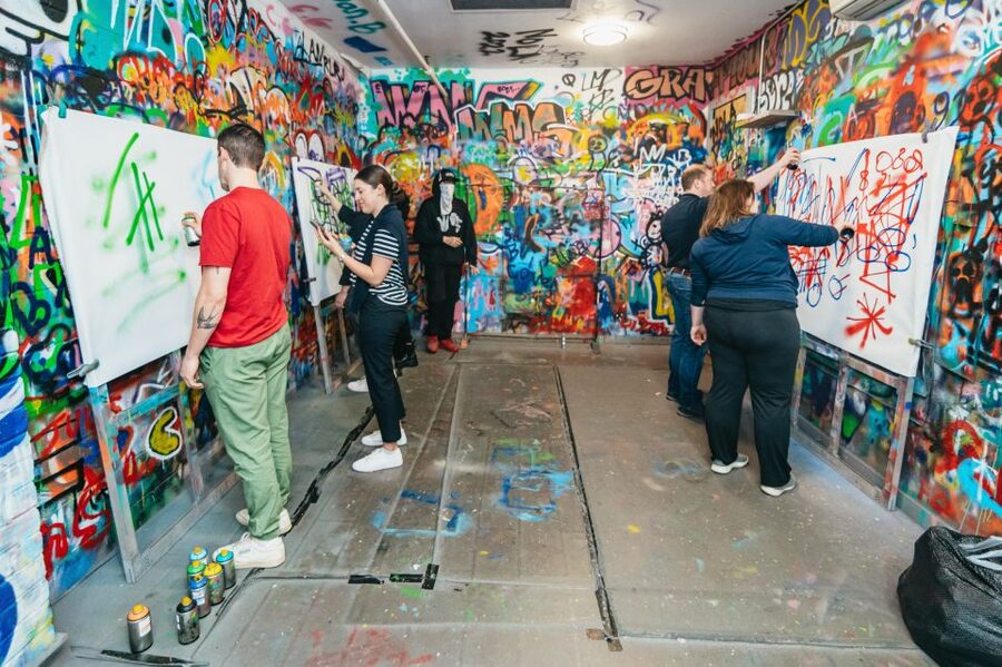 NYC: Brooklyn Graffiti Workshop with Local Artist - Choosing the canvas option to take home