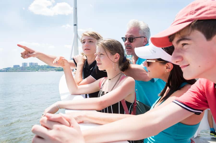 NYC: Circle Line 1-Hr Statue of Liberty Skip-The-Line Cruise - Ellis Island and the meaning of the harbor