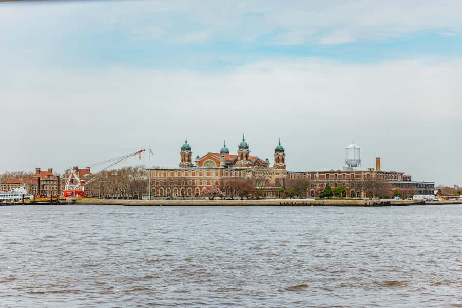 NYC: Circle Line 2.5 Hour Best of NYC Boat Cruise - What the live guide adds