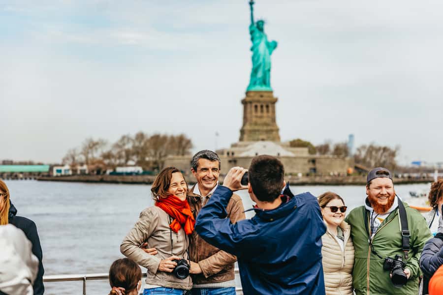 NYC: Circle Line 2.5 Hour Best of NYC Boat Cruise - The Statue of Liberty photo stop
