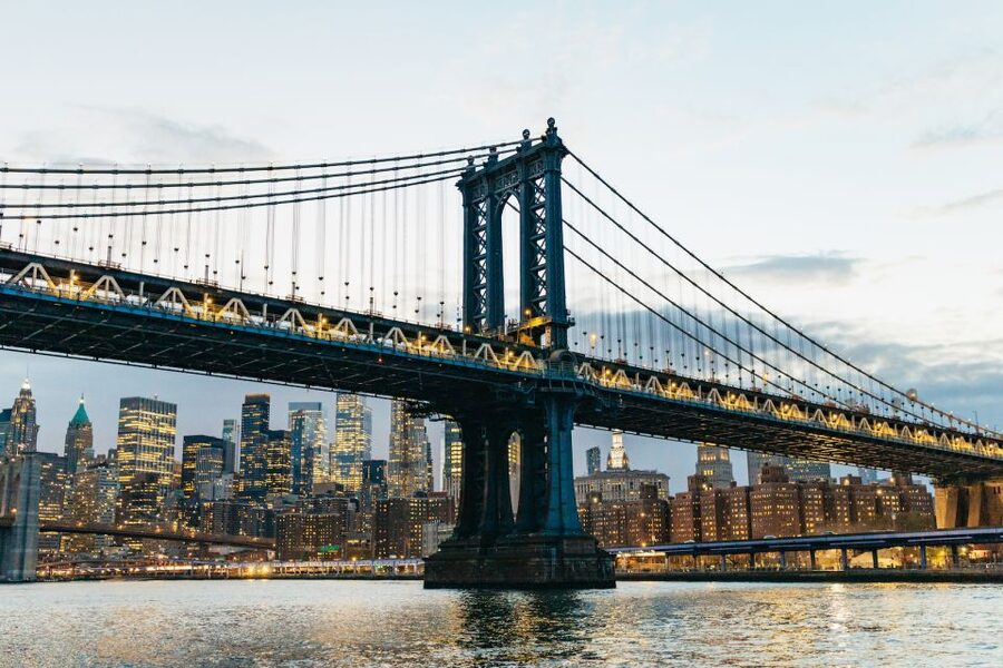 NYC: Circle Line 2h Harbor Lights Cruise Skip-The-Box-Office - The Manhattan Bridge and Williamsburg Bridge