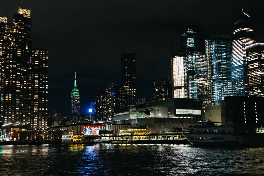 NYC: Circle Line 2h Harbor Lights Cruise Skip-The-Box-Office - Chrysler Building and the return toward Circle Line