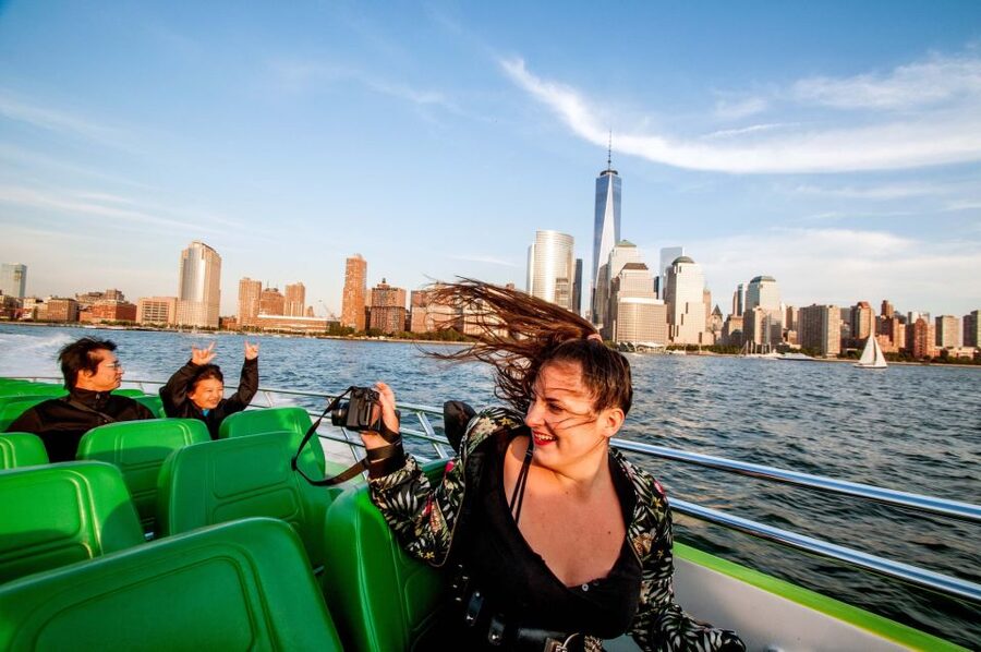 NYC: Circle Line "The Beast" Midtown/Downtown Speedboat Ride - Music, narration, and the crew’s style