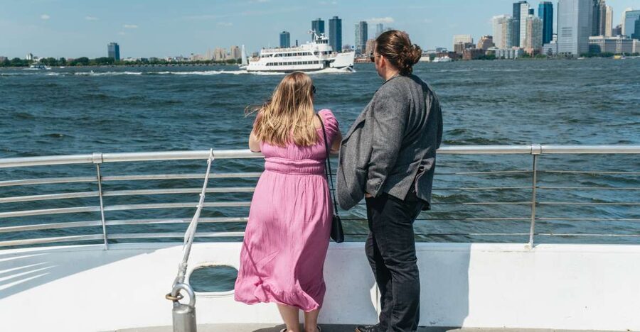 NYC: City Cruises Luxury Brunch, Lunch or Dinner Cruise - Music, narration, and the party atmosphere