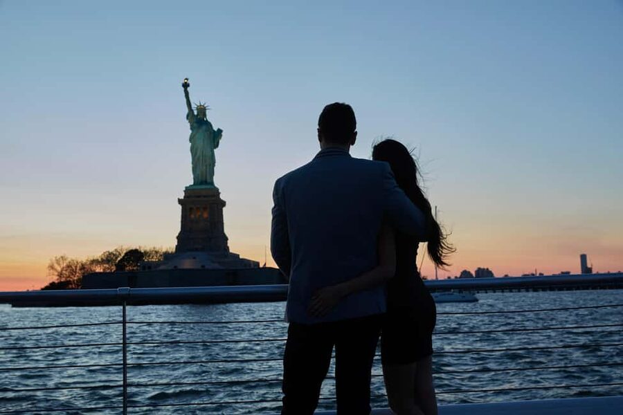 NYC: City Cruises Luxury Brunch, Lunch or Dinner Cruise - Comfort, accessibility, and useful planning tips
