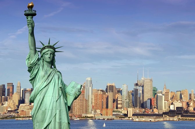 NYC City Tour: Statue of Liberty, 9/11 Memorial, Wall Street - A closer look at Wall Street’s symbols