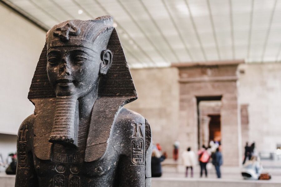 NYC: Express Highlights Tour of the MET Museum - Stories that make the rooms easier to remember