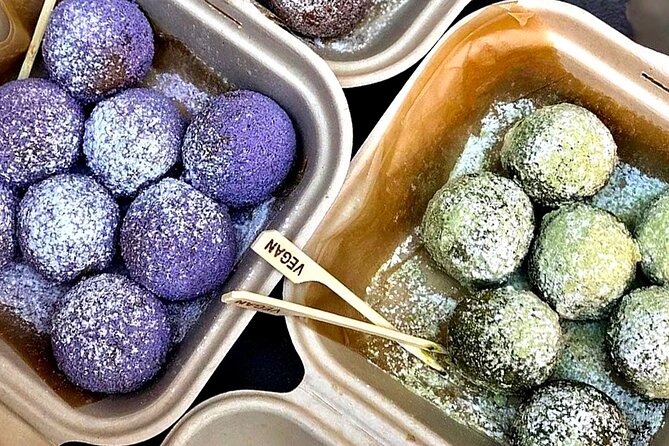 NYC: Greenwich Village Food Tour with 6 Locals Favorites Dishes - The guides are a major part of the experience