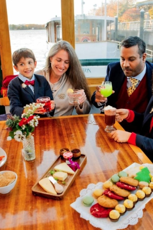NYC: Holiday Yacht Cruise with Jazz, Cocoa & Carols - What $134 buys you