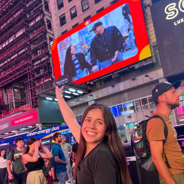 NYC: See Yourself on a Times Square Billboard for 24 Hours - Custom frames and messages that read clearly