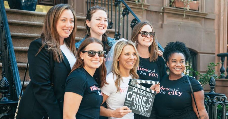 NYC: Sex and the City Hotspots Bus Tour (On Location Tours) - Why the guide matters so much