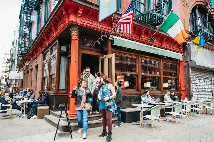 NYC: Sex and the City Hotspots Bus Tour (On Location Tours) - Carries apartment and the West Village