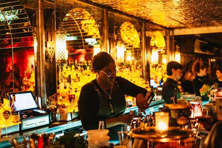 NYC: Speakeasy Drinks and Prohibition History Tour - Guides who turn facts into a night out