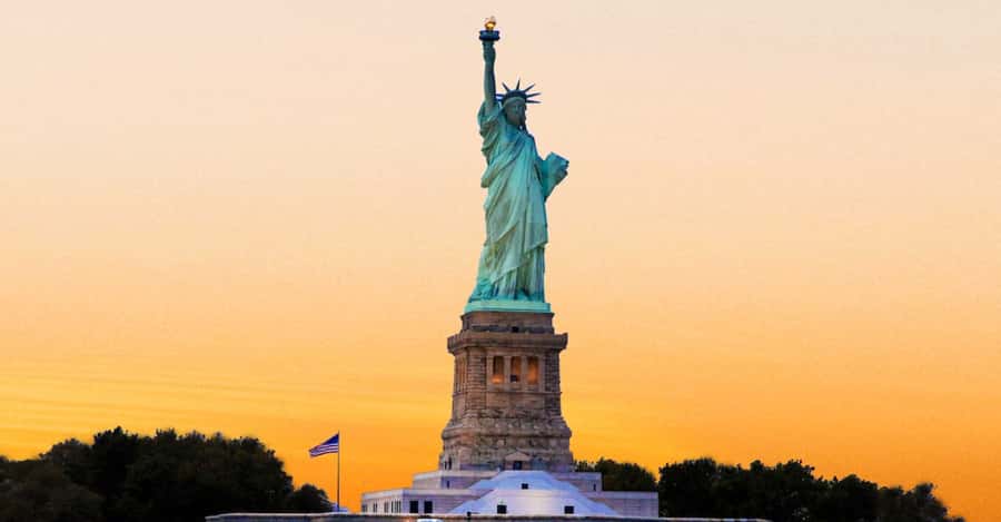 NYC: Statue of Liberty Sunset Cruise Skip-the-Line Ticket - The Brooklyn Bridge and Manhattan Bridge from the water